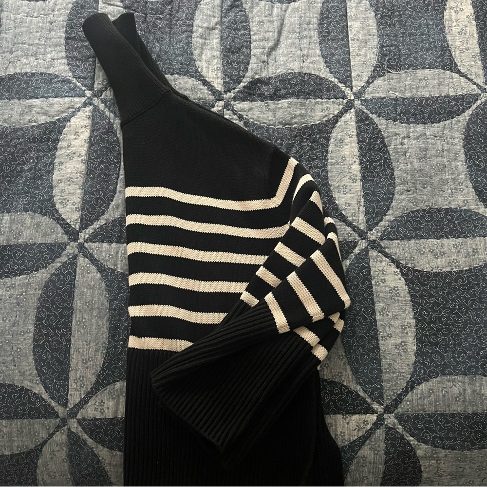 Gap 24/7 Split-Hem Turtleneck Sweater